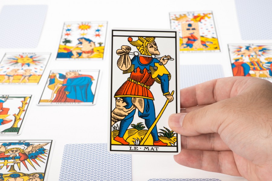 Comment le Fou peut-il représenter un nouveau départ dans une lecture de Tarot ?