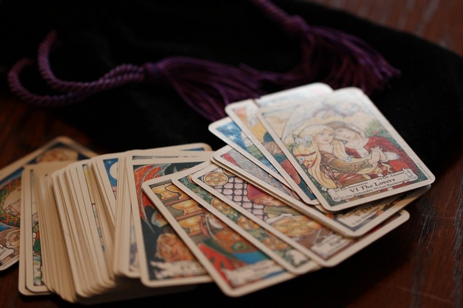 Tarot divinatoire en ligne : les avantages de la voyance 2.0 !